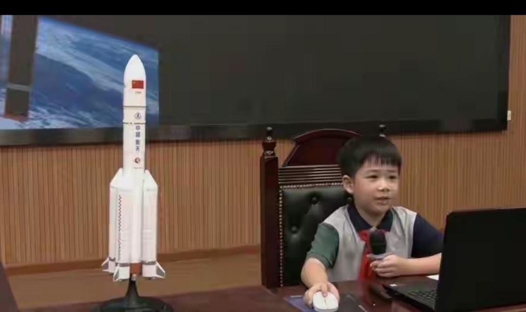 少年火箭梦的背后，藏着最该被看见的成长密码
 
11岁的严弘森火了！不是靠流量人