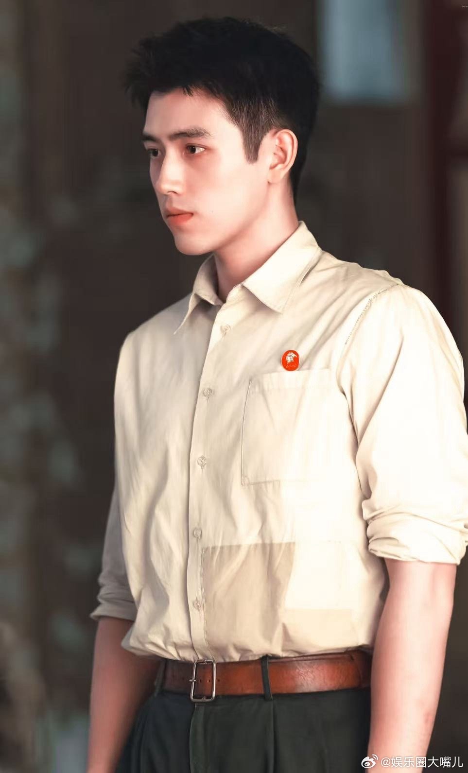 陈飞宇一条发带用了8年 有人用八年换一条发带，有人八年用同一条。哪种生活方式更让