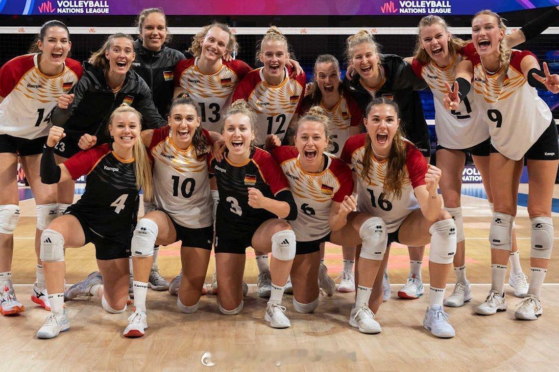 🇩🇪 德国女排30人国家联赛VNL大名单🏐 二传：斯特劳贝 - 格拉布 -