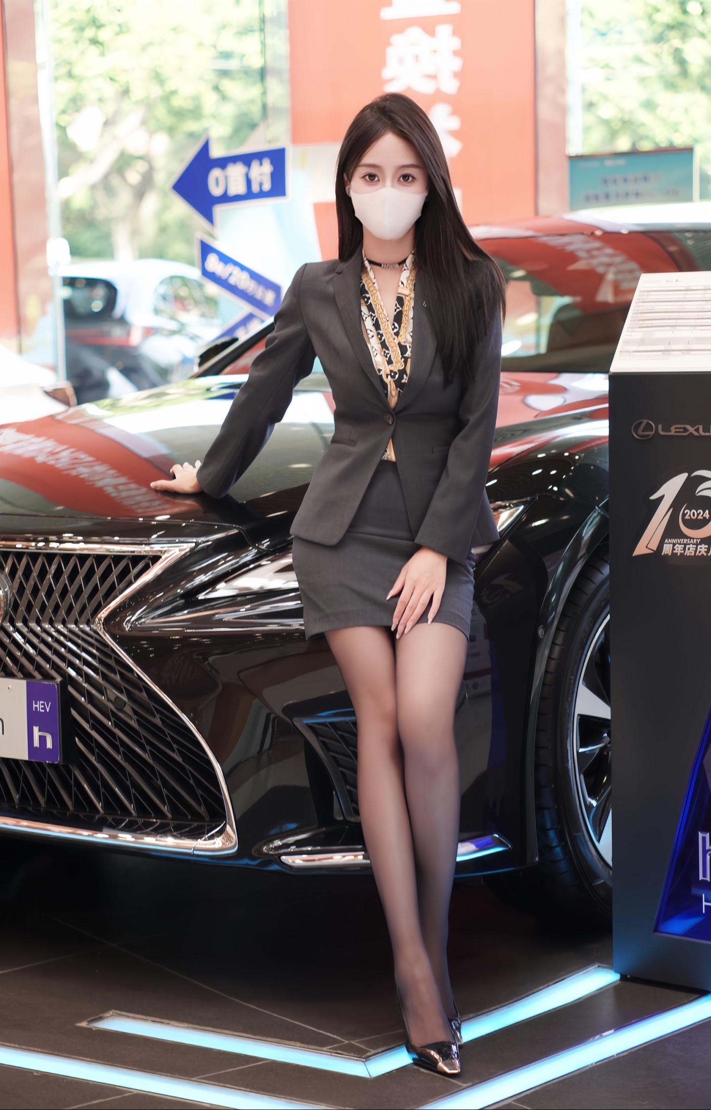 可惜你听不懂粤语，又怎么会懂穿西装的女人。