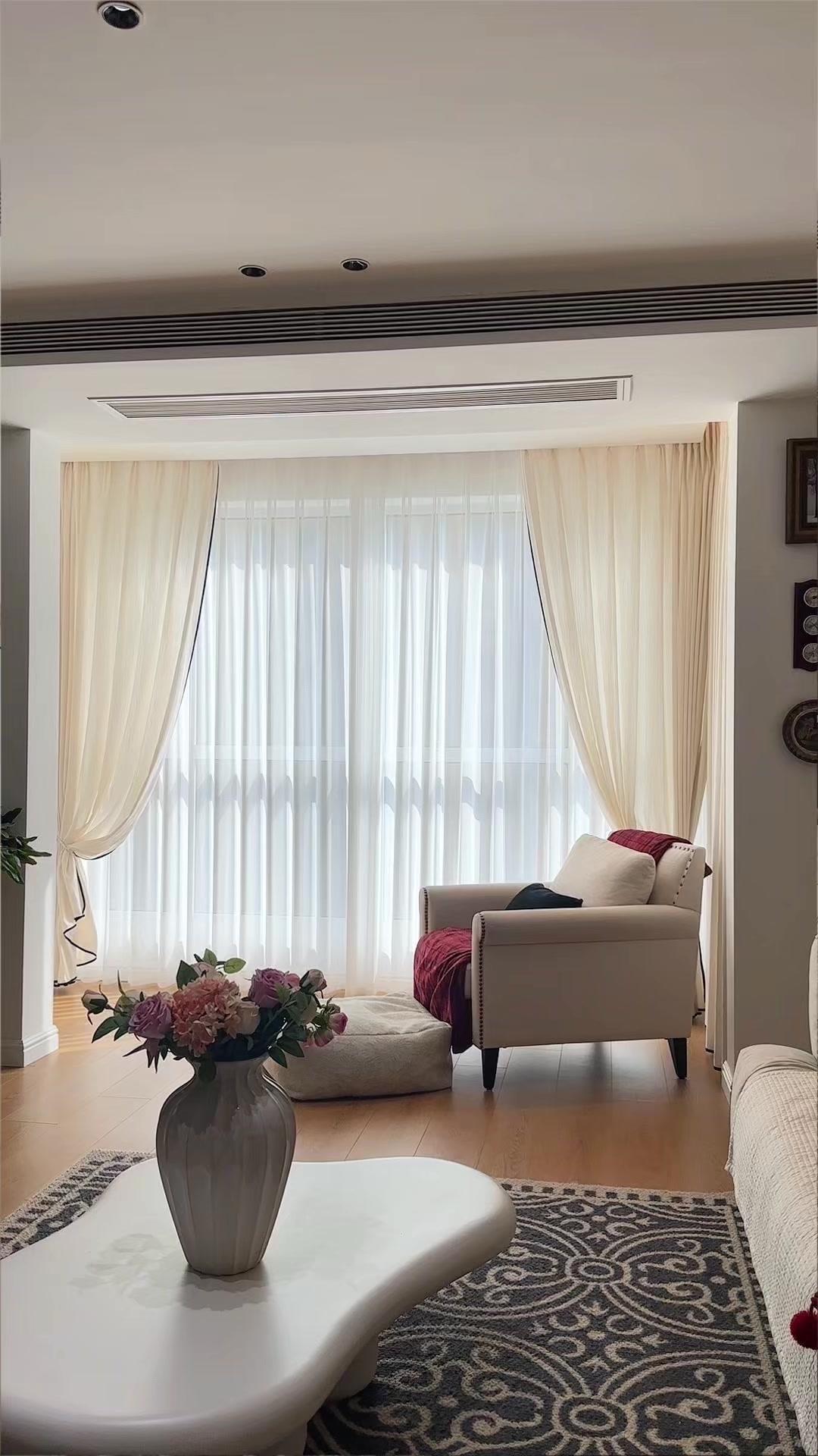 自从换了新窗帘，家都变得高级有格调了！要夸夸这套既能遮隐私又提升家居氛围感的双层