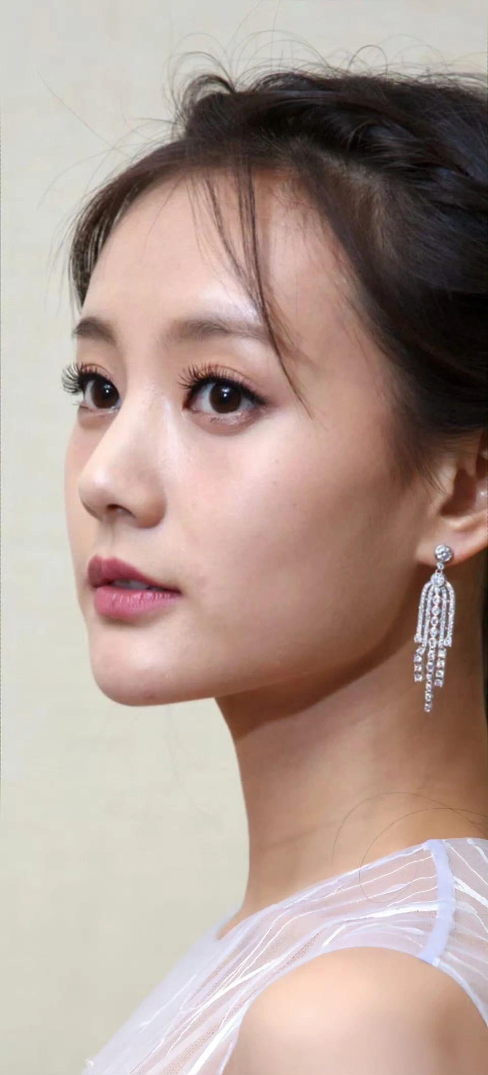 李一桐无滤镜和美颜的生图是什么水平 ？每个人对于美的定义都不同，我是觉得挺美的。