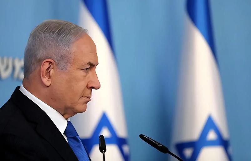 美媒披露战争始作俑者，就是他！

近日随着美伊谈判开始，人们开始反思这场不该发生