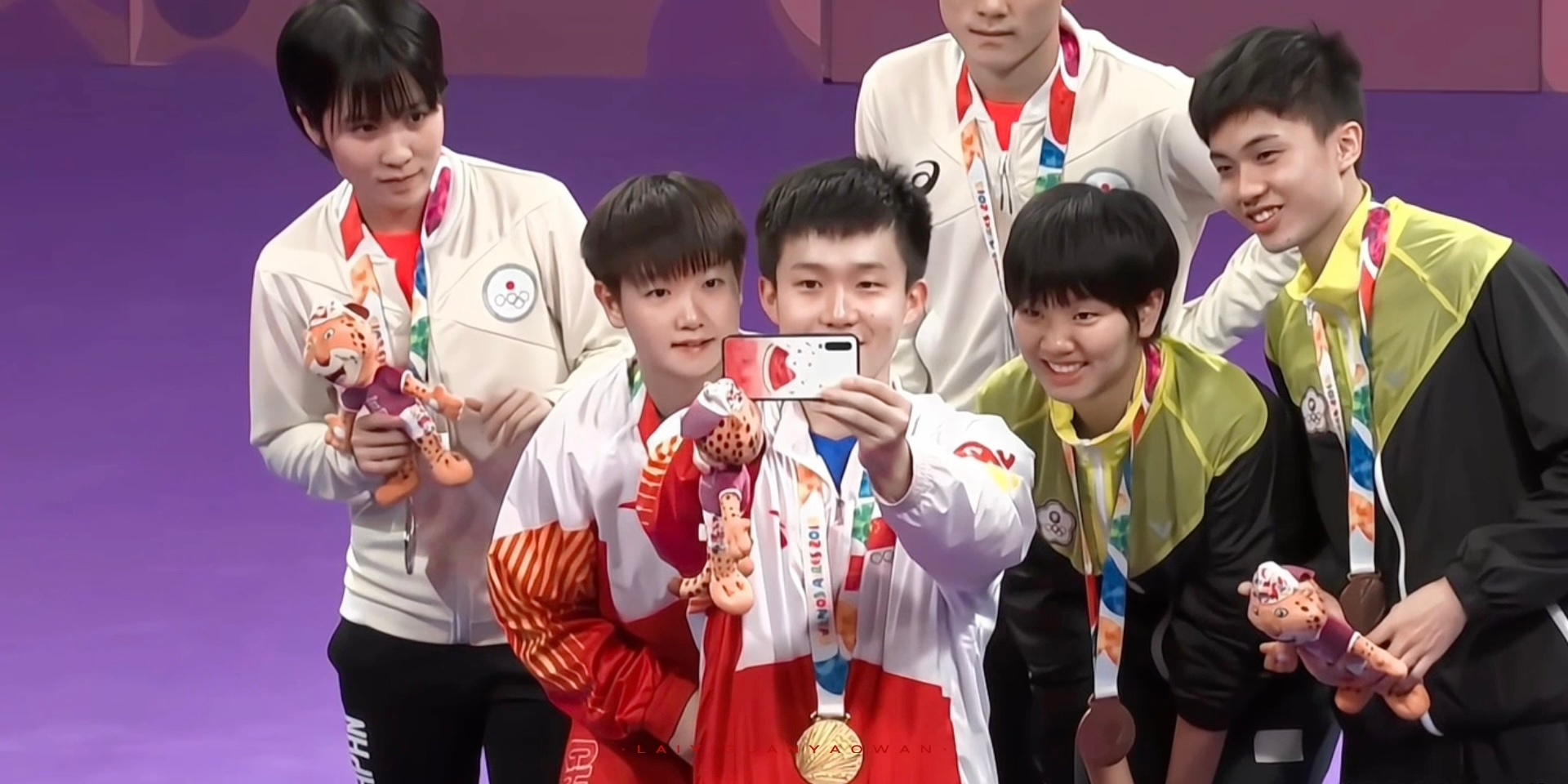 时间恐怕也很费解 世上怎有永远不凋谢 