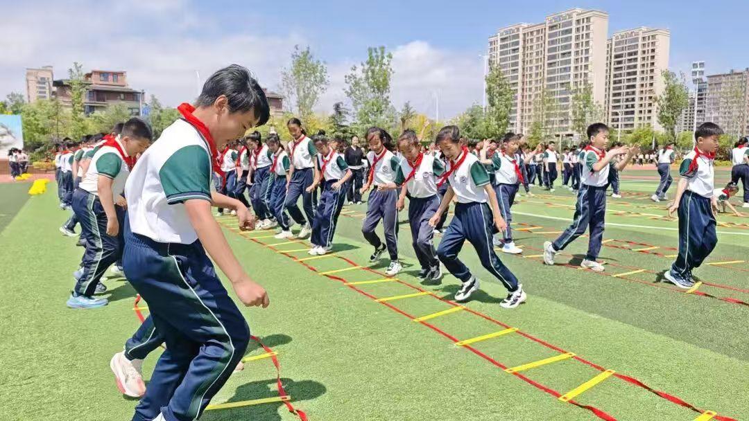 下周一就要到六一儿童节了青岛市会官宣放假一天吗？

5月28日，据青岛市教育部门