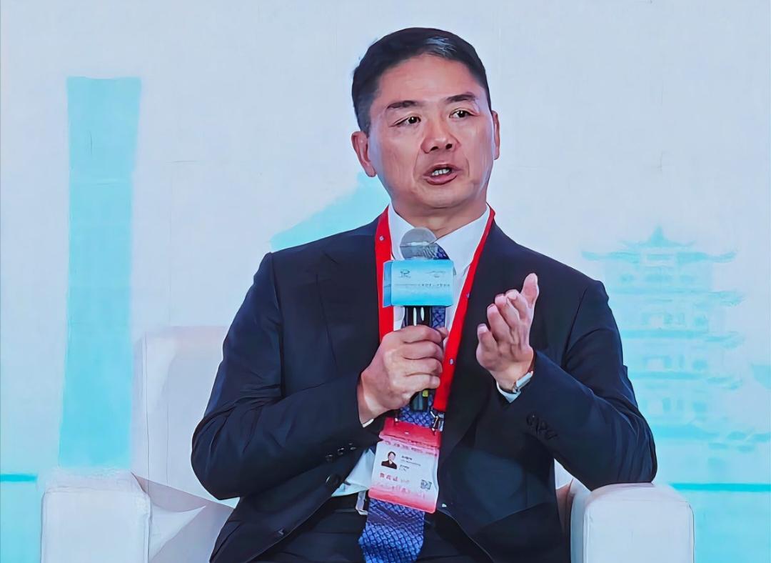机器人取代快递员，京东70万员工何去何从？
在近日举行的2026年APEC工商领