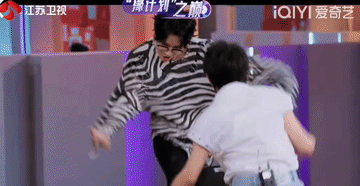 当周深遭遇薛之谦，谁才是综艺之癫？
论搞笑在音乐圈里薛之谦肯定是占据排行榜前三的