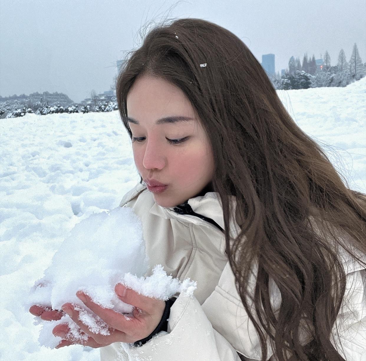 冬日雪景，与雪人亲密合影🌨️👩‍❤️‍👩