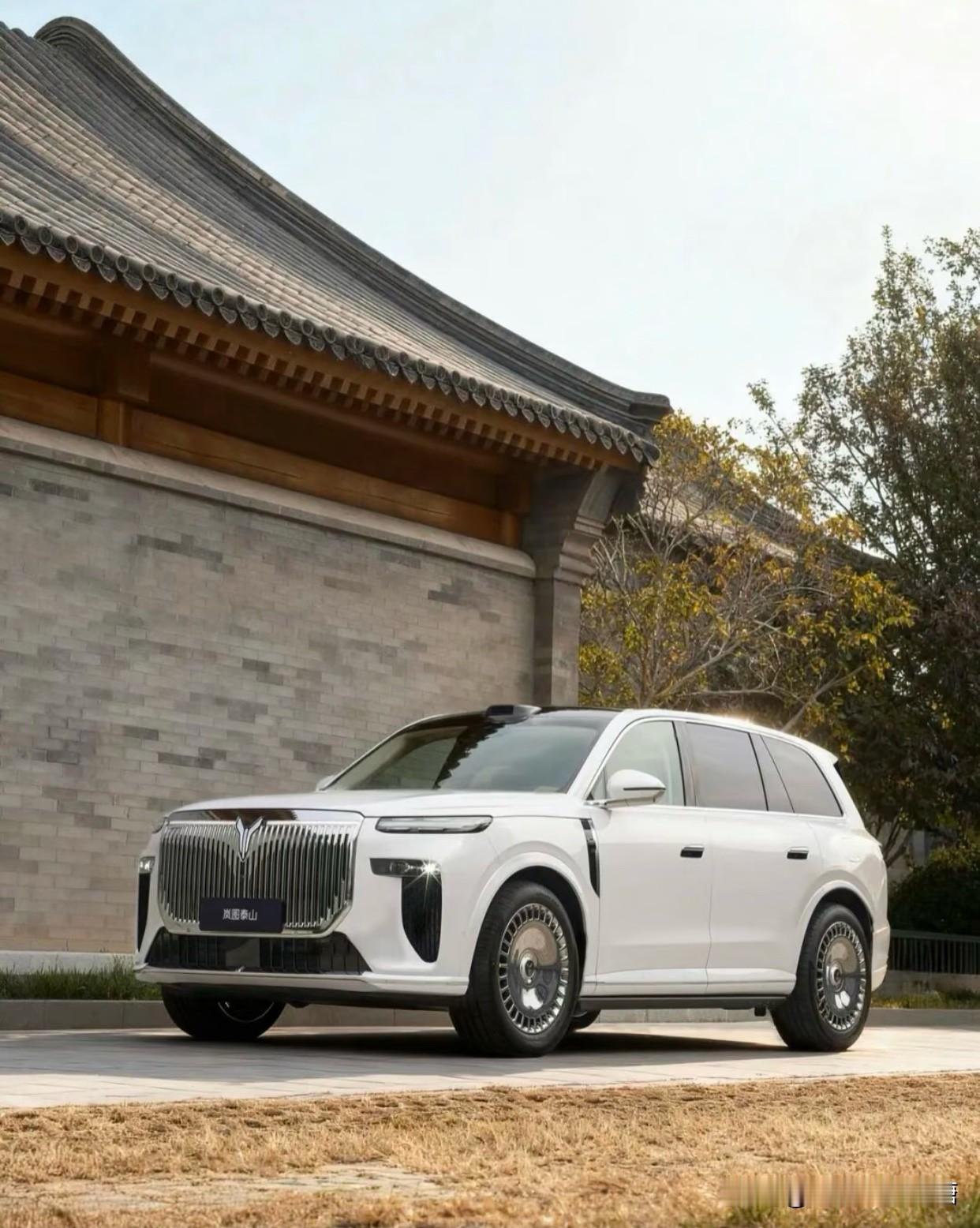 岚图泰山入局！
华为极氪问界三车型谁是真大哥？

今年的高端SUV战场，“9”字