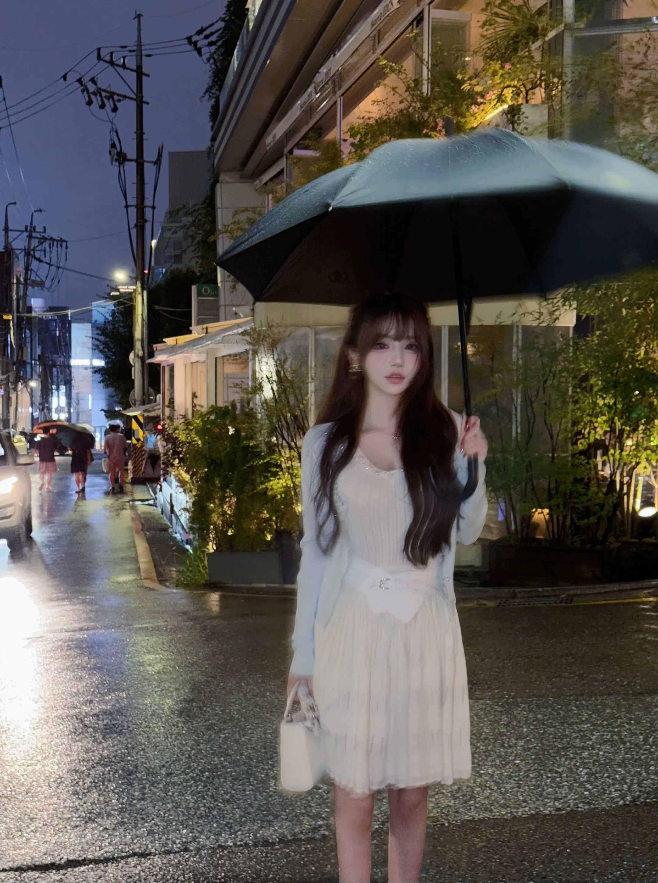 人与人之间是一场仓促的骤雨 直到很久以后 还是划在玻璃上的雨痕