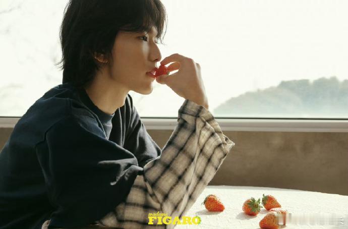 2025年的马柏全向阳而生这一年，马柏全在镜头里解锁新的人生切片，从《归棹》里与