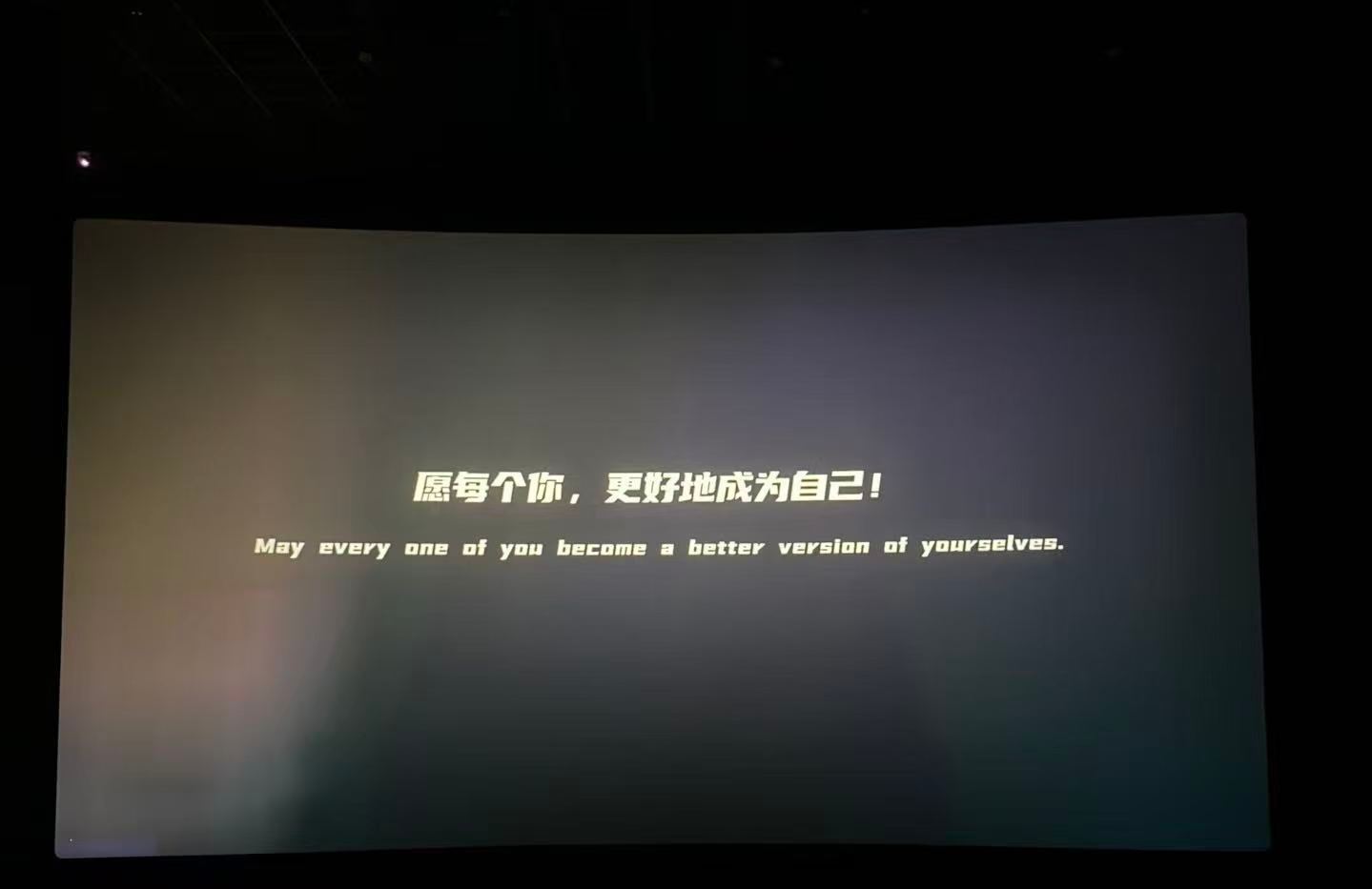 看喜剧泪目算成年人的闯关吗 谁不是一边狼狈一边奋力逃生 从开怀大笑到默默落泪，《