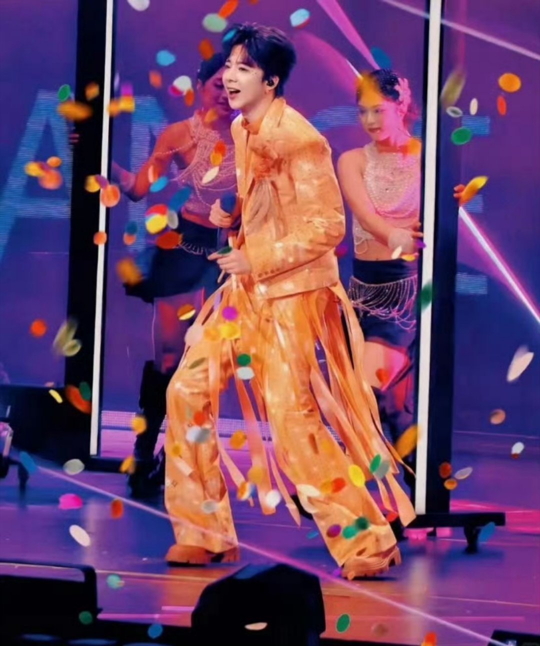 刘宇宁就这样1秒被猜出我们宁哥的官宣也是给等到了我已经期待了！！ 