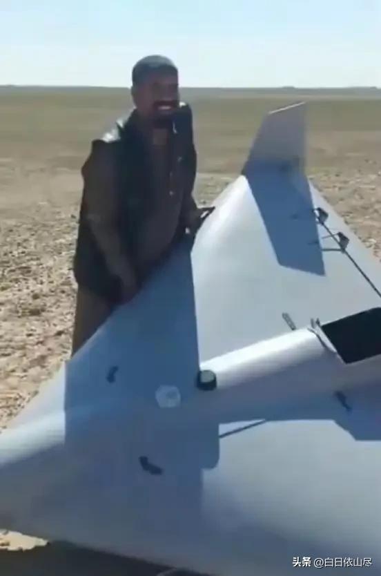 这个伊拉克人发财了！

说出来估计没人敢信，他居然在自家附近的空地上，捡到了一架