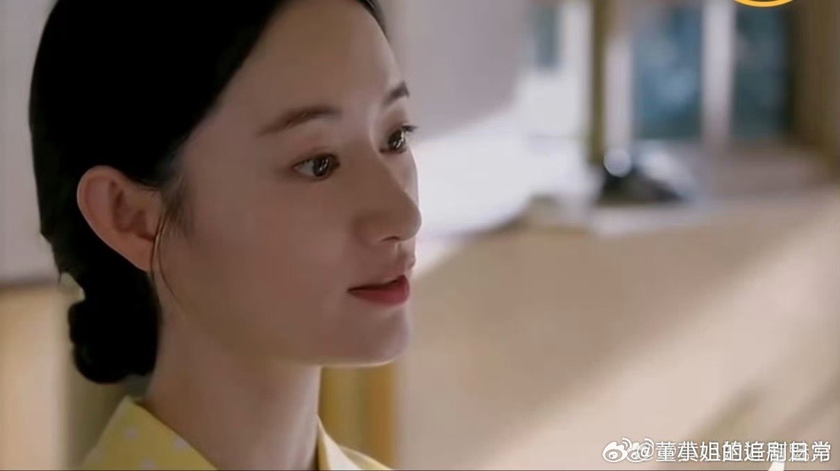 郭晓婷 淡黄的长裙论白月光的杀伤力，郭晓婷这个造型简直美爆了，淡黄的长裙配郭晓婷