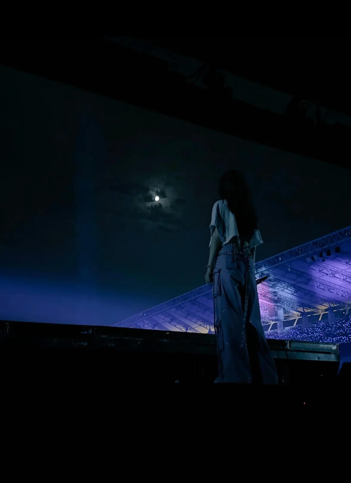 她说：“烟台的朋友 不要被眼前所见所局限！” 只记得那晚心跳很快 流了...