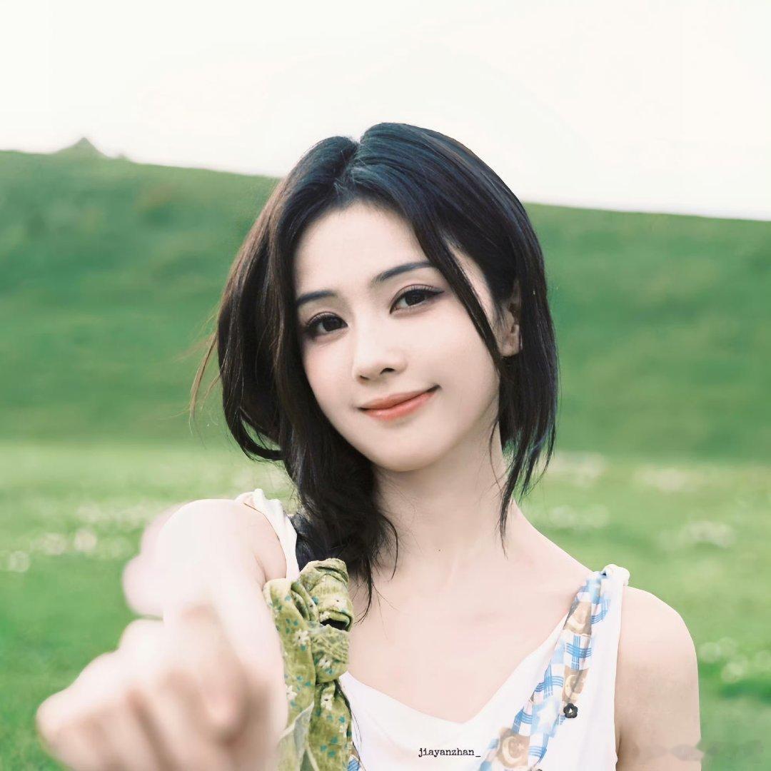 先恭喜白鹿今天正式成立个人工作室，未来前途坦荡同时这两天也有很多鹿茸关注小星，小