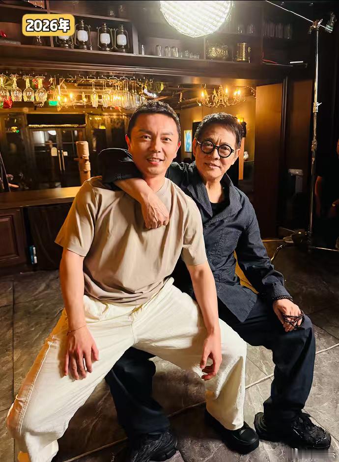李连杰谢苗“父子”时隔33年的合影 