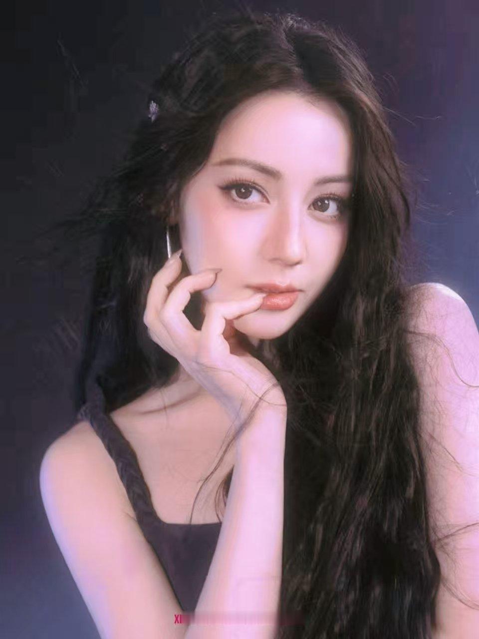 迪丽热巴[超话]迪丽热巴益起来 dlrb每日一善努力是一种生活态度，与年龄无关。