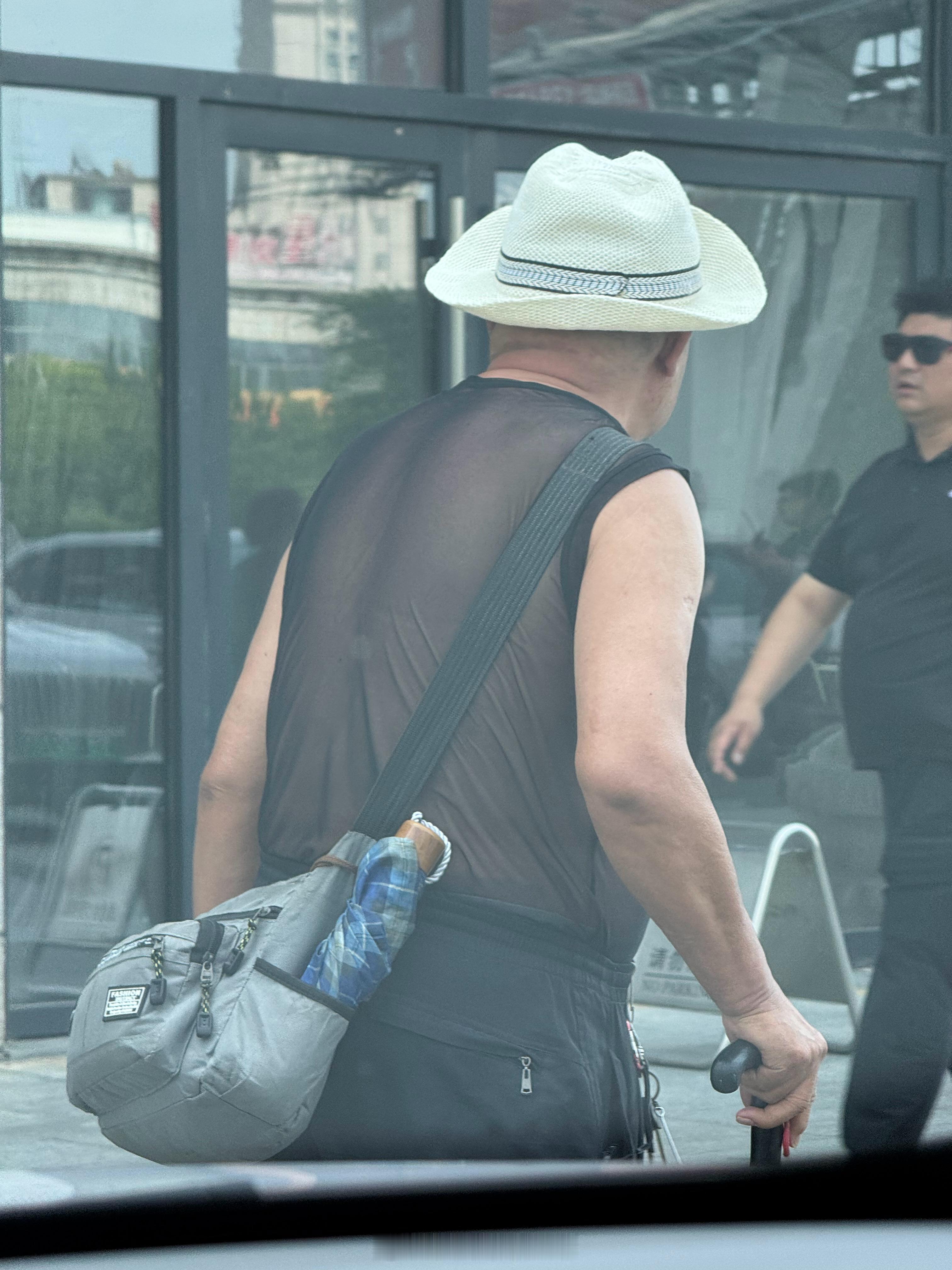 大爷太性感了，正面我都不敢拍 吉林市