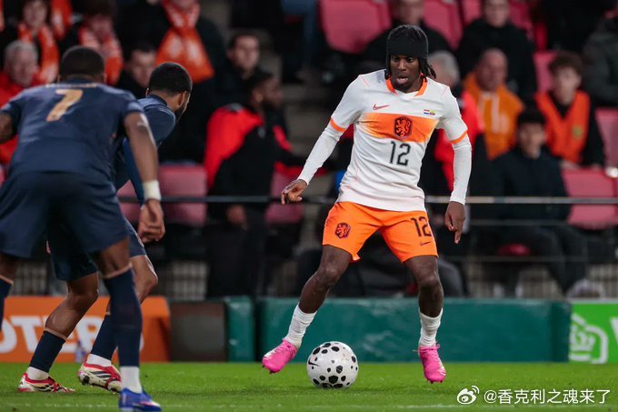 科曼关于弗林蓬的伤势：这真的是一记挫折，我们不得不把他换下个人而言，弗林蓬是斯洛