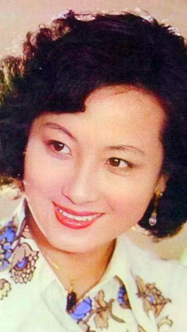 程晓英，1947年生于上海，八十年代知名女演员，毕业于北京电影学院表演系78级师