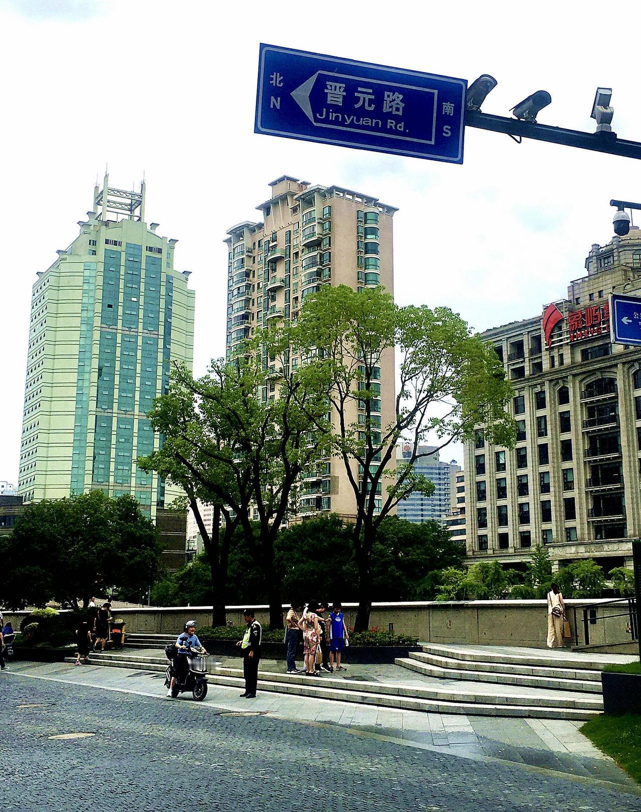 《四行仓库》1937年8月13日，淞沪会战爆发，中国军队在装备劣势下顽强抵抗，但