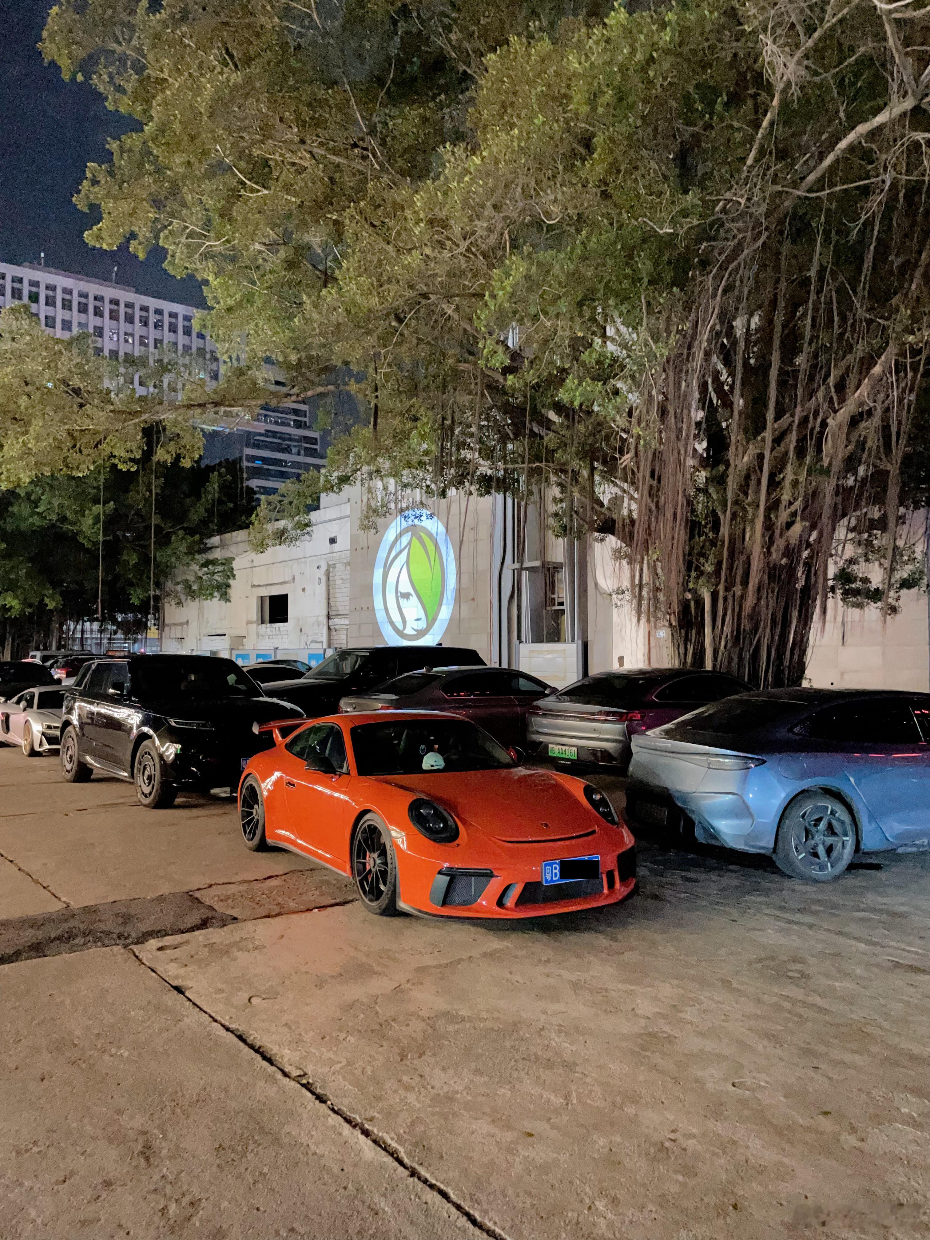 酒吧门口很少能看见GT3啊[doge]  ​​​