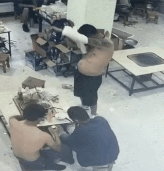 这就是典型的狐朋狗友[捂脸]吃饱喝足就行啦，其他无所谓！！[大笑][呲牙]