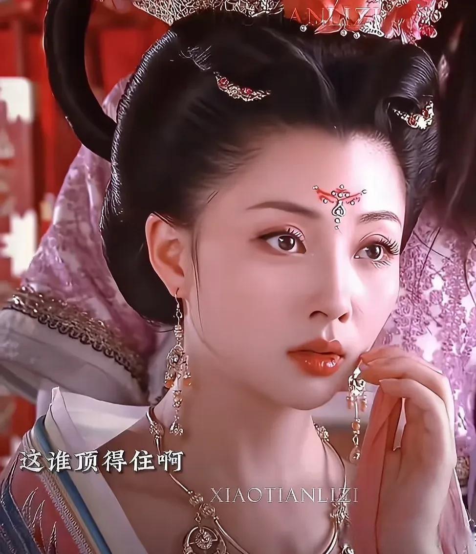 杨玉环能获唐玄宗独宠11年，颜值只是其一。她性格单纯，不涉朝政纷争，让玄宗无后顾