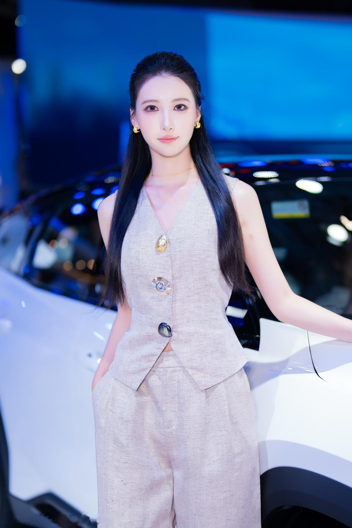 聆听猎人的车展日记聆听在大湾区车展猎人与车展 2026 粤 港 澳 大 湾 区 