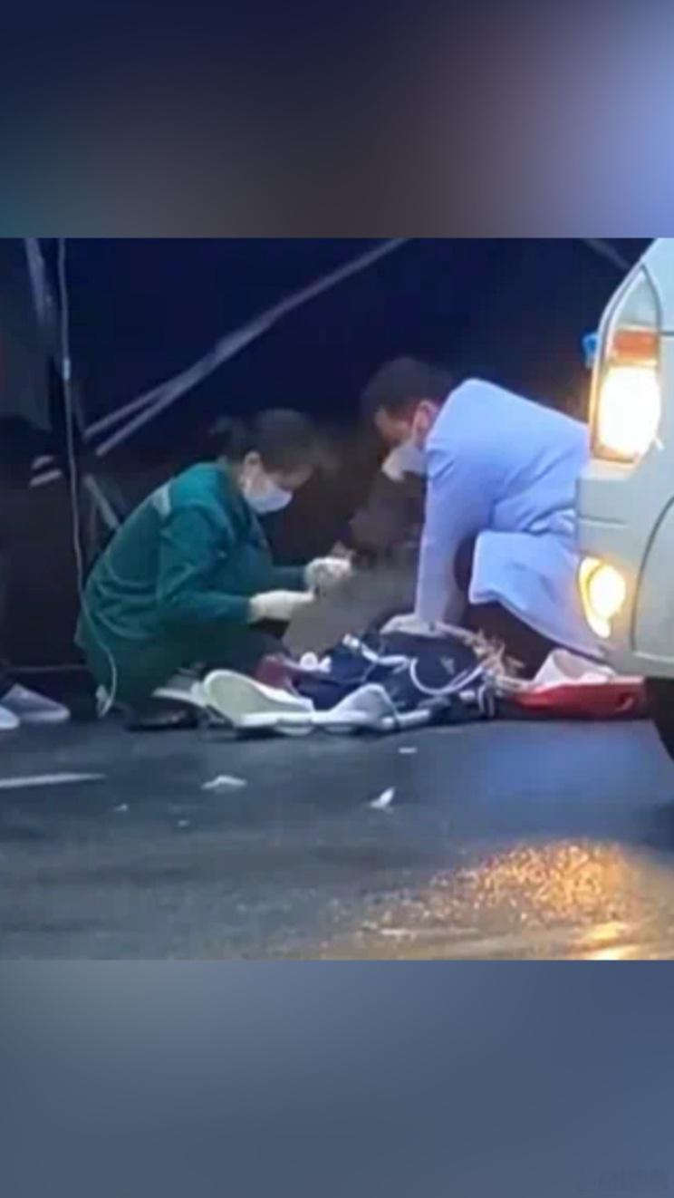 斑马线应是行人生命线一名16岁的高中生，在斑马线上被一辆疾驰而来的车辆撞飞，随后