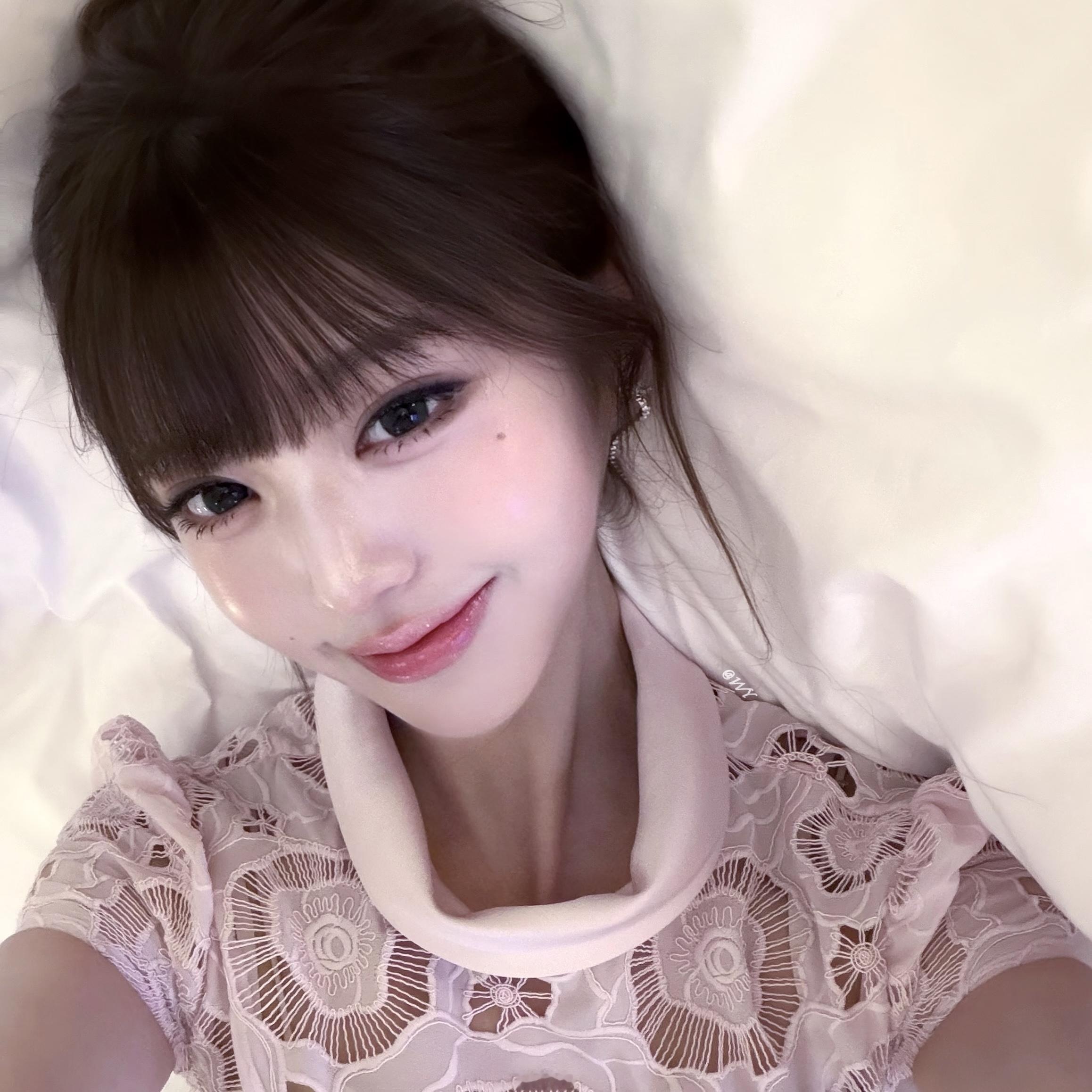 -𝐒𝐇𝐀𝐑𝐄｜张元英头像背景图搭配 ⸝⸝🪞꙳🩰◟🎀。 