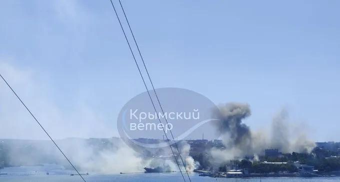 乌克兰反击！塞瓦斯托波尔继续发生爆炸，已统计发生 3 起爆炸🤔，南湾上空已竖起