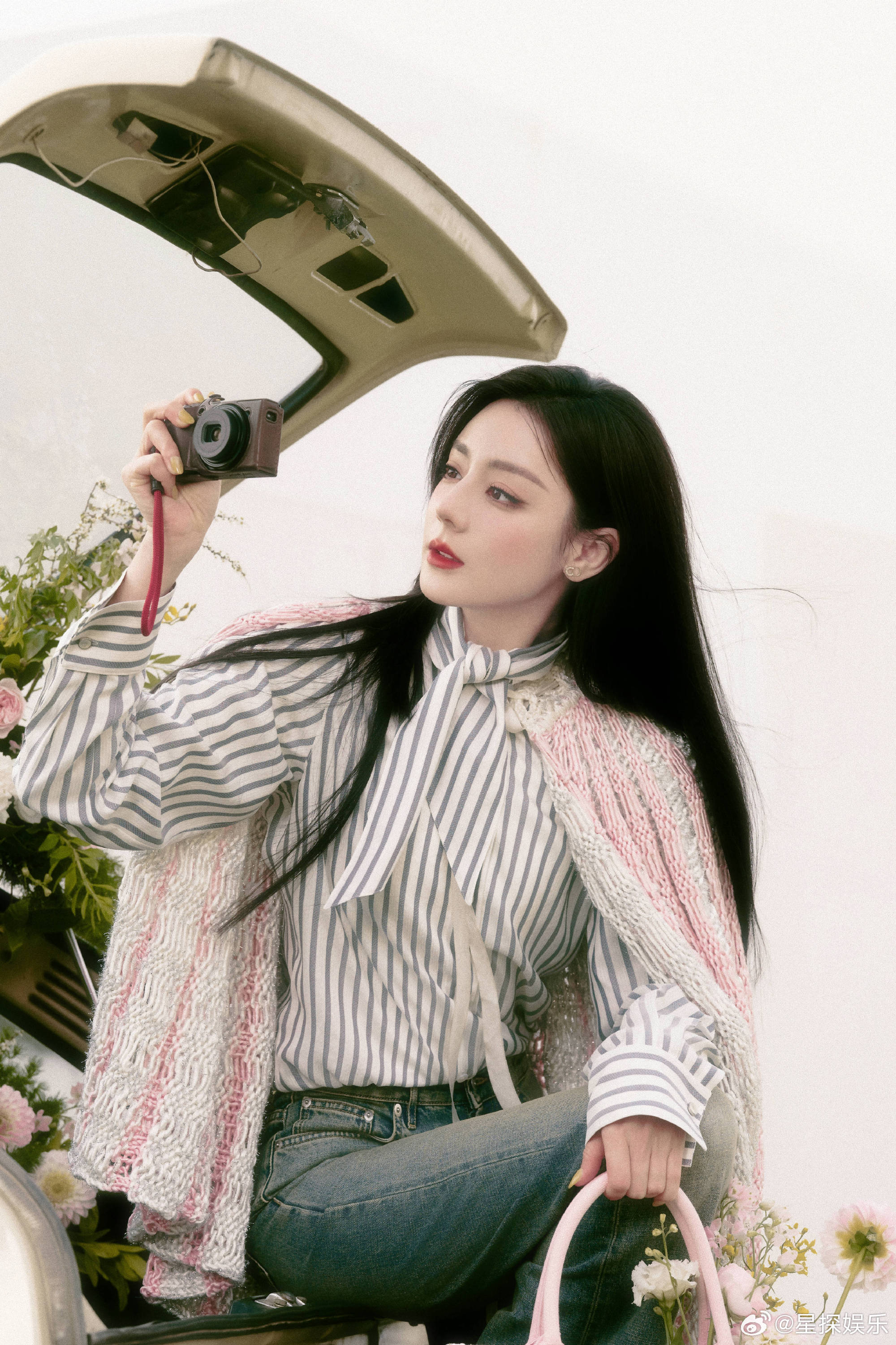 迪丽热巴化妆王亚飞发型丽杰迪丽热巴这组春日主题造型真的戳中我了！清透底妆衬得五官