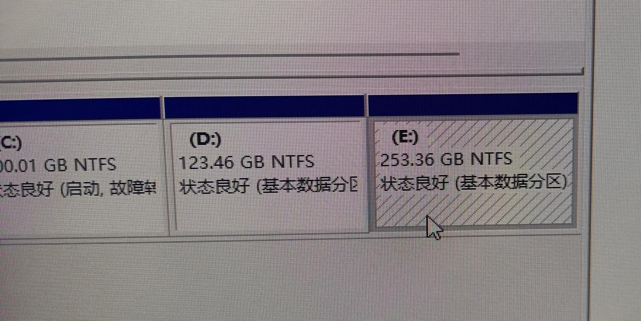 让我们恭喜这个女人!
扩盘成功啦!磁盘扩容 磁盘分区 本地磁盘 模拟人生4日常 