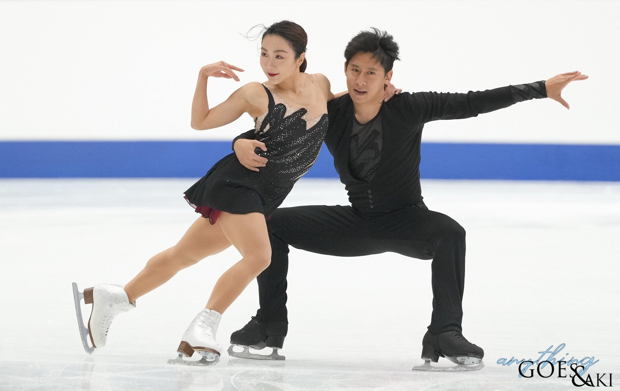 短节目卡门跳完3t后，有个对着裁判的小亮相，帅丝了，女魅男帅好么，气场好足。我觉