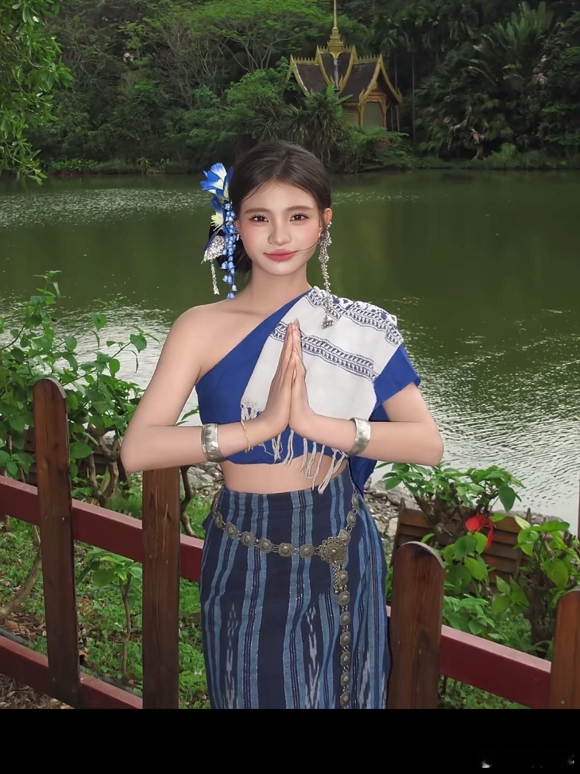 小英都变张元英了这个热搜最搞笑的是评论区：一边在小英评论区喊“姐姐好美”，一边在