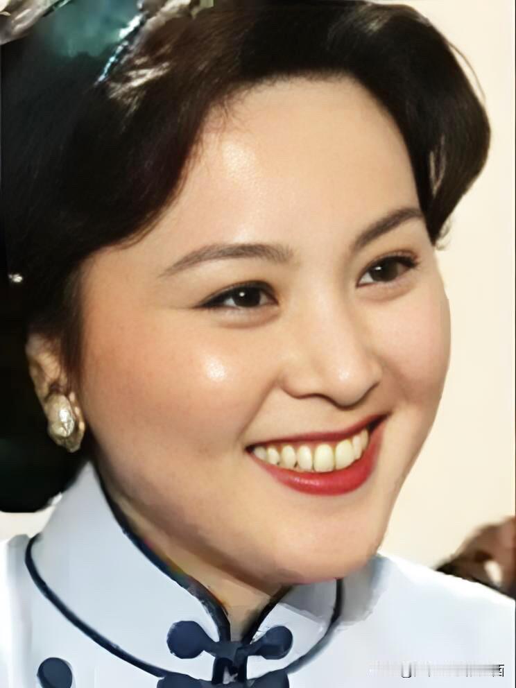 这位来自江苏的美女演员年轻的时候长得真俊，颜值不输龚雪，气质绝佳，演技也还不错，