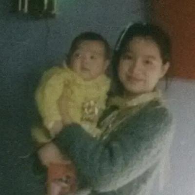 [中国赞]1976年，25岁女知青抱着4岁儿子返城，母亲怒骂：未婚先孕，不知羞耻
