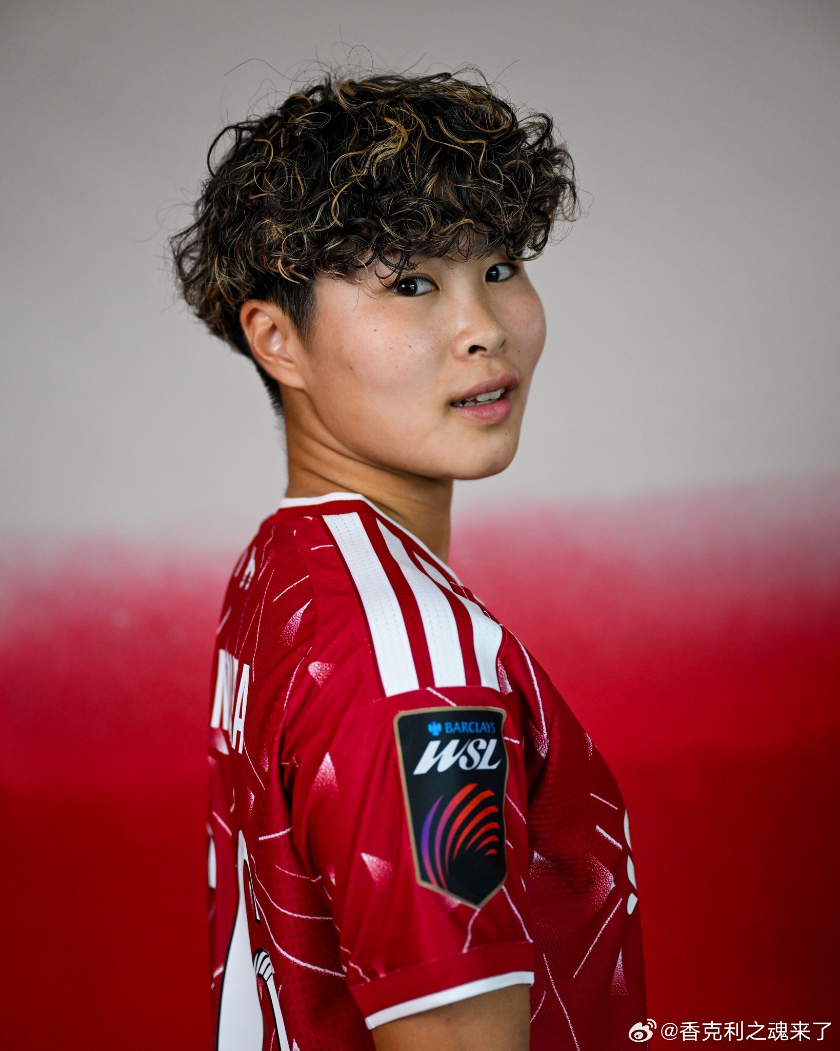利物浦女足宣布签下费耶诺德的日本攻击型中场板村真央，转会形式为永久转会，尚需办理