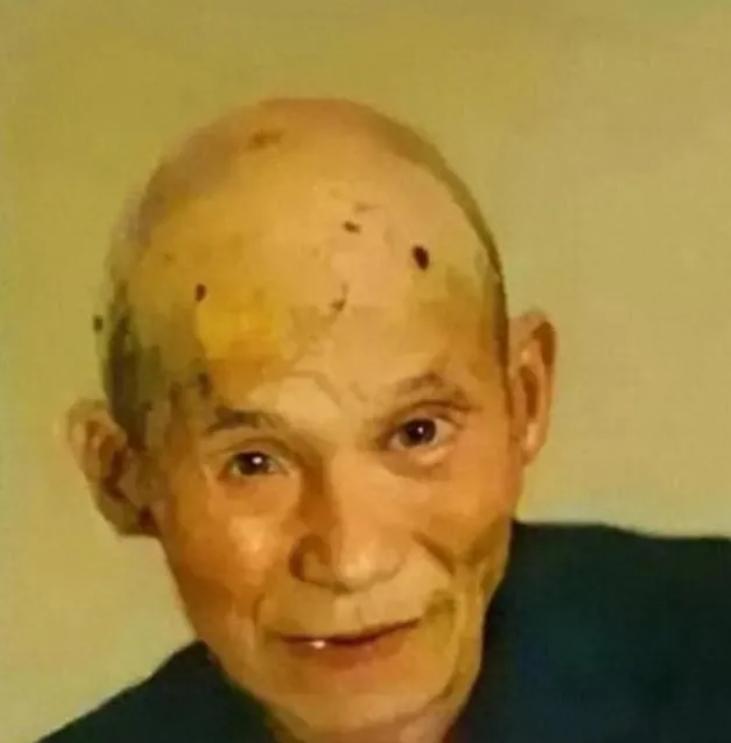 他是全中国坐牢时间最长的人，坐了长达57年的牢，20岁入狱，77岁才被释放，没想