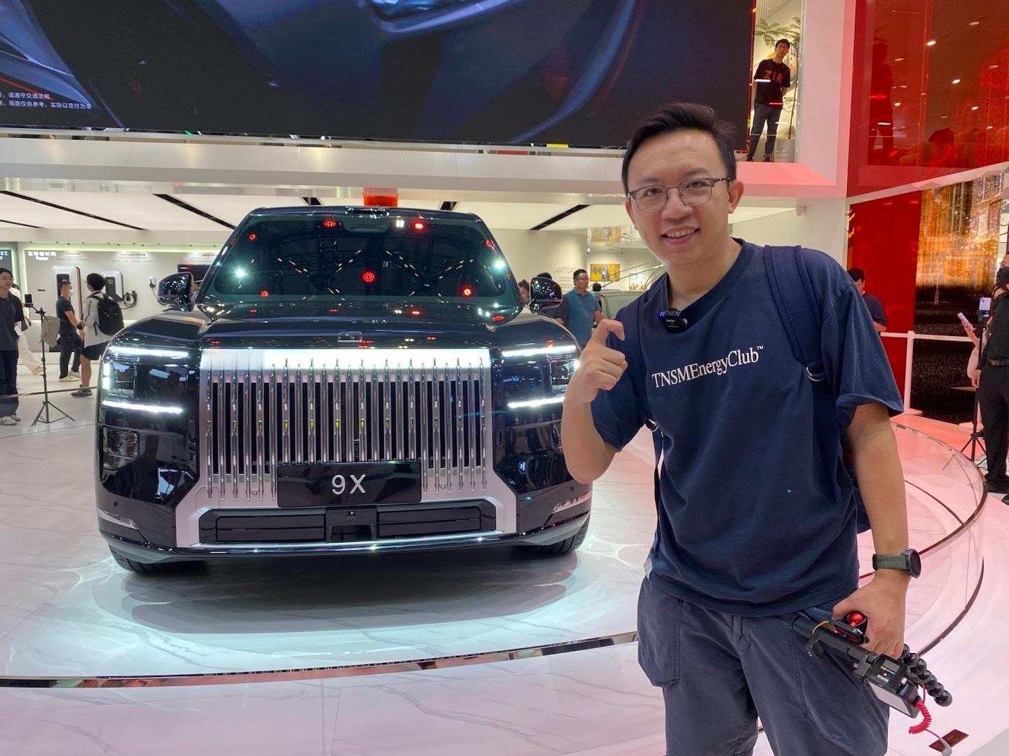 我来打卡啦…极氪9X飞桥游艇式车顶加上22英寸镜面锻造轮毂配合一体式C环线条，车