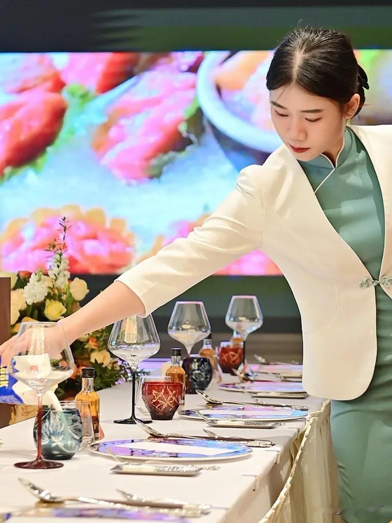 你听说过吗？泉州晋江人超爱摆酒席，而且酒席普遍规模大，档次高，而且还不收红包！