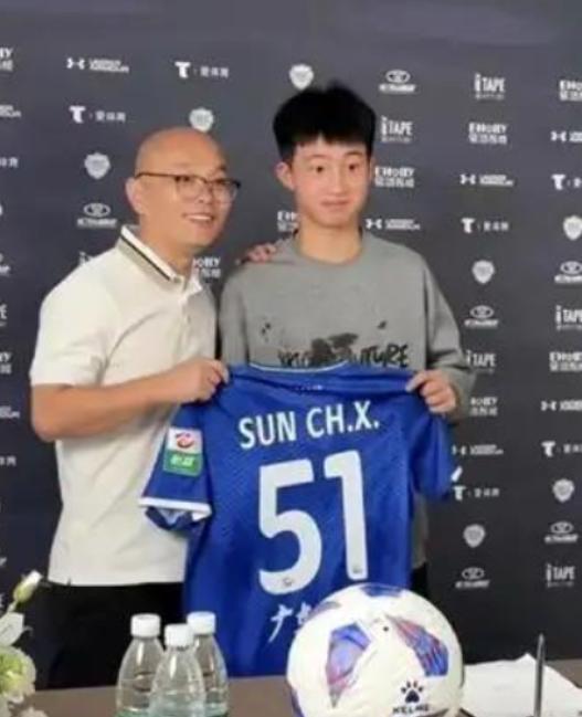 彻底闹掰了？九年无偿青训栽培，董路一句“永不合作”划清界限。

2026年6月1