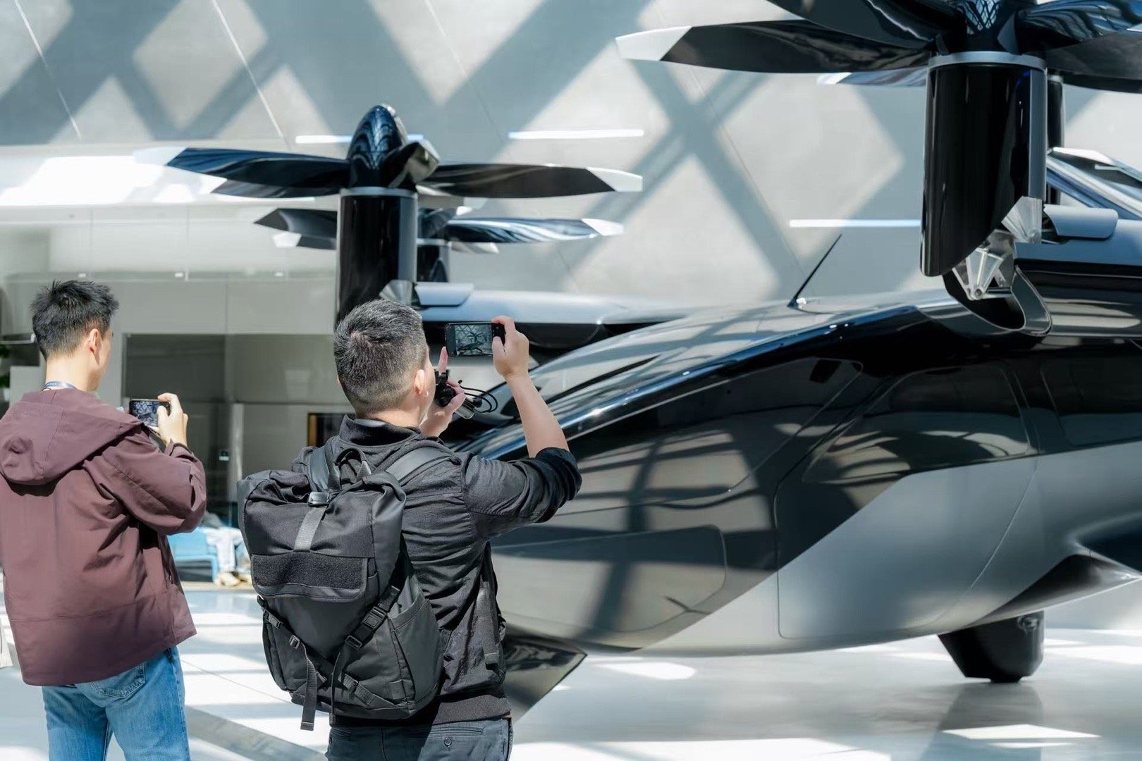 2025 小鹏科技日「涌现」剧透上线！小鹏全家族车型、IRON、汇天飞行汽车组团