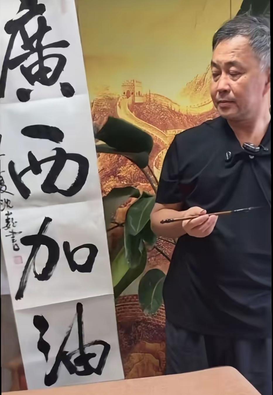 通过沈巍现象谈他的孝道与爱国。

首先说沈巍的孝道，他不是不孝，而是没有能力孝，