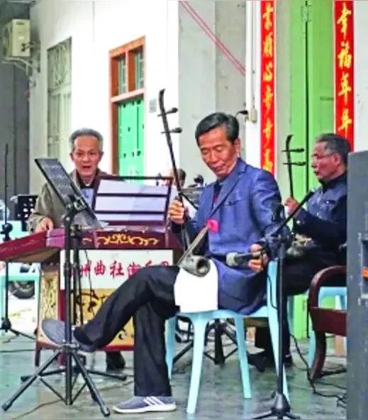 方圆天地，为头条联友对联：
一枕清风惊旧梦，
几声仙乐引知音。