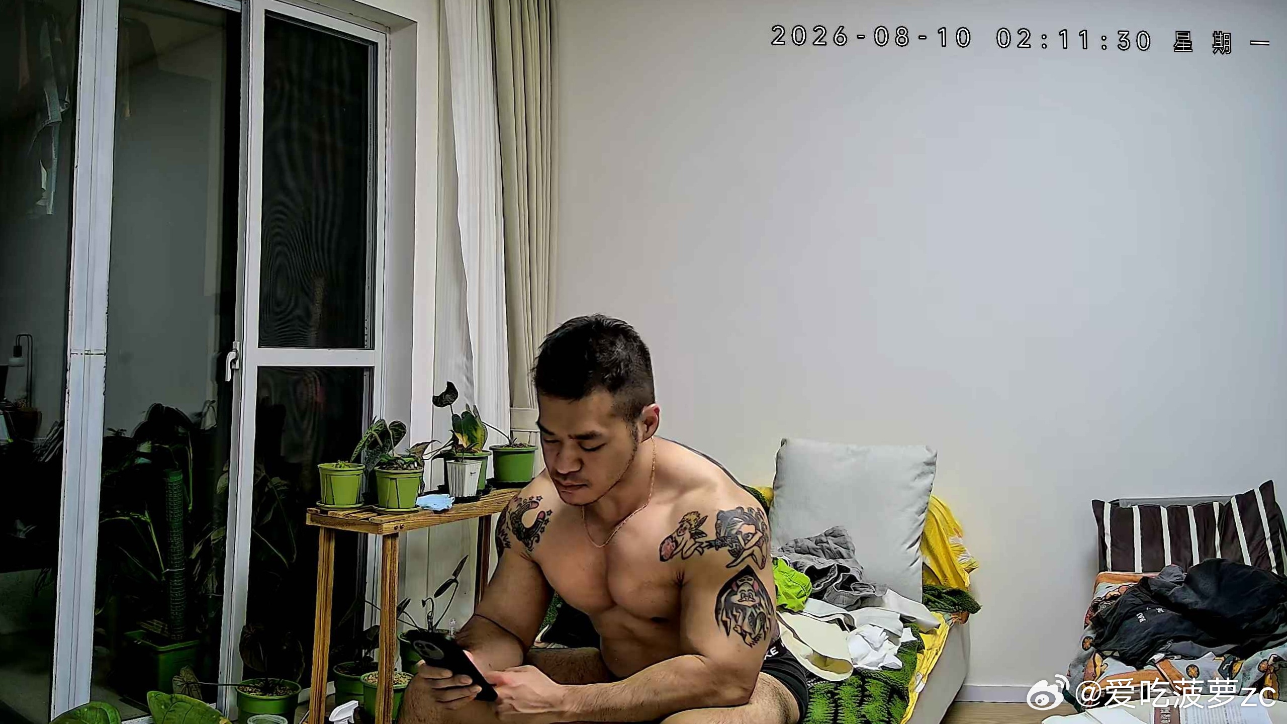 在家就不爱穿衣服 