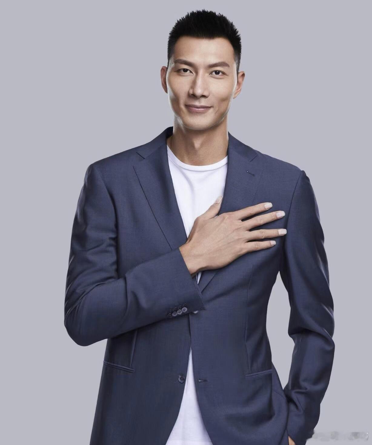 王健：一旦最终出现集体解约的情况， 易建联的违约金数目会很庞大！ ​​​